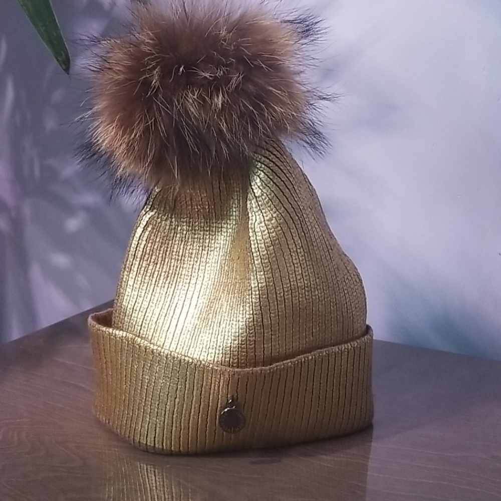 Alessia Massimo raccoon fur gold beanie hat New